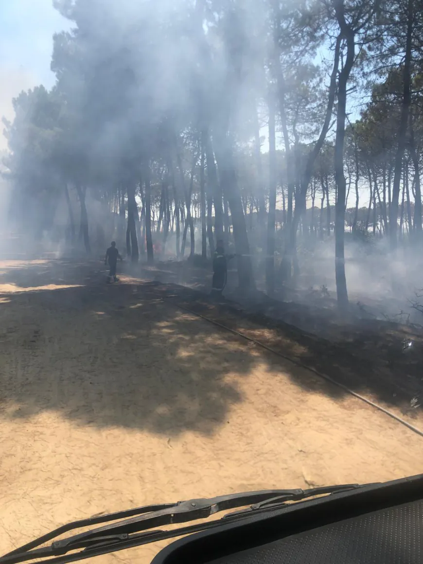 Video / Zjarri në Durrës, zjarrfikësit në aksion për shuarjen e flakëve, si paraqitet situata në terren