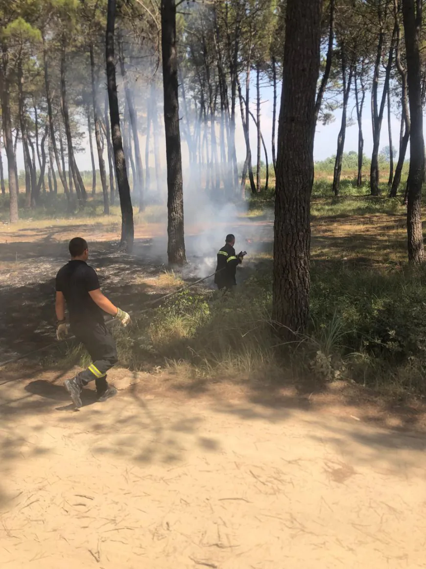 Video / Zjarri në Durrës, zjarrfikësit në aksion për shuarjen e flakëve, si paraqitet situata në terren